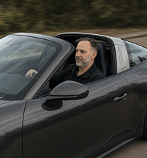 Arnaud Marchal au volant d’une Porsche 911 Targa